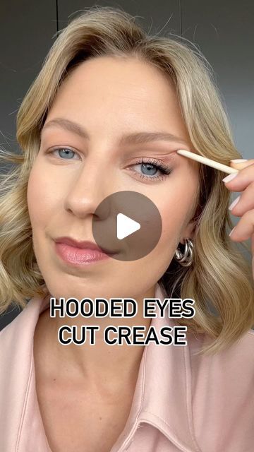 Smoky Brown Eye Makeup Hooded Eyes, Easy Eye Makeup For Hooded Eyes, Cut Crease On Hooded Eyes, Eye Crease Makeup Hooded Eyelids, Makeup Looks Hooded Eyes, Makeup Tutorial Eyeshadow Hooded Eyelids, Smoky Eyeshadow Tutorial Hooded Eyes, Hooded Eye Makeup Looks, Cut Crease Hooded Eyes