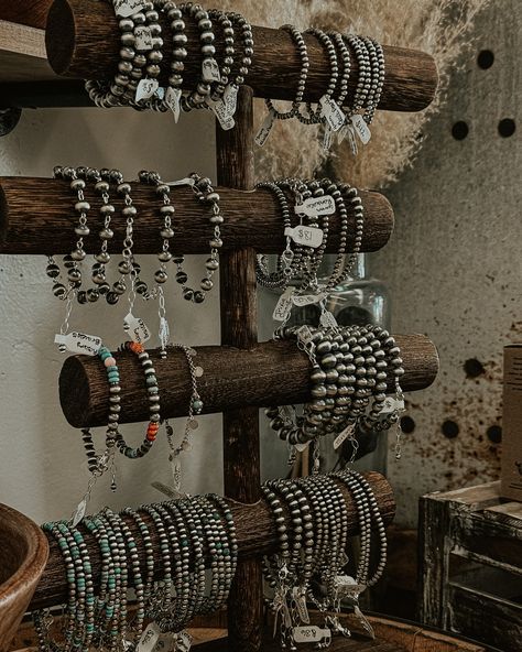 all silver babyyyyyy. Western Jewerly, Fit Checks, Country Jewelry, Style Lookbook, Western Style Outfits, Western Aesthetic, Christmas Inspo, Cute Christmas Gifts, Just Peachy