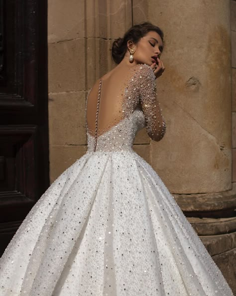 Pron Dresses, Cathedral Length Wedding Dress, Dramatic Wedding Dress, Wedding Dress Photoshoot, Wedding Dress Gallery, Wedding Dresses For Kids, Wedding Dress Outfit, Sparkle Wedding Dress, Classy Wedding Dress