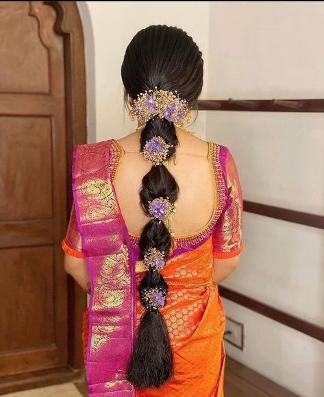 Indian Hairstyles For Saree, South Indian Wedding Hairstyles, Bridal Hair Decorations, Bridal Hairstyle Indian Wedding, Hair Style On Saree, Saree Hairstyles, Engagement Hairstyles, Bridal Hairdo, Traditional Hairstyle