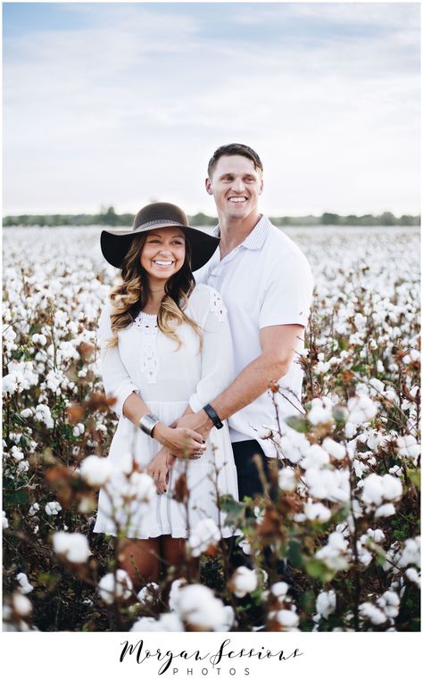 Cotton Photoshoot, Cotton Field Photography, Cotton Farm, Field Pictures, Cotton Pictures, Fall Pics, Fall Family Portraits, Christmas Couples, Photo Time