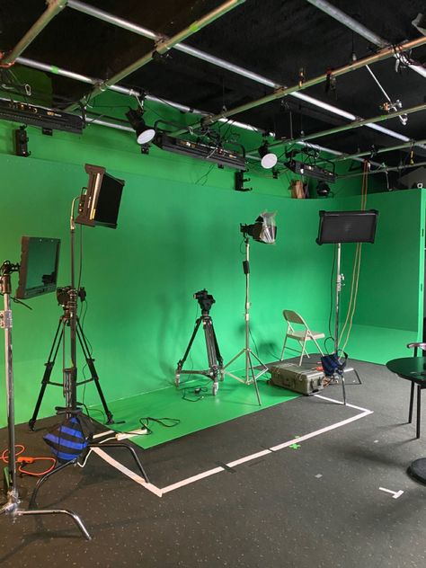 Movie Studio Set, Green Screen Setup, Office Music, Photo Studio Design, Basement Studio, Photography Studio Setup, Virtual Studio, Home Recording Studio, Studio Photography Lighting