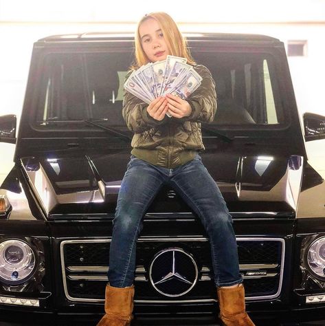 Lil Tay's foul mouth shows how easy it is for children to create their own social media presence without regulation. She is only 9 and claims to be a coke dealer and driver of a fancy car too large for her to reach the pedals with her little unlicensed feeties. Lil Tay, Social Media Presence, Celebrity Biographies, New Wife, Fancy Cars, Social Media Stars, Instagram Influencer, Her Brother, Go Fund Me