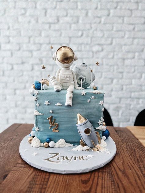 Astronaut First Birthday Cake, Half Way Around The Sun Birthday, First Birthday Astronaut Theme, Halfway Around The Sun Cake, First Time Around The Sun Cake, First Birthday Cake Space, Around The Sun First Birthday Cake, Cake First Trip Around The Sun, Halfway Around The Sun Half Birthday