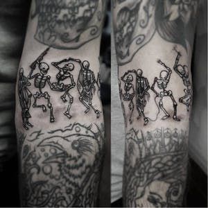 Macabre Tattoo, Tattoo Mistakes, Dance Tattoo, Skeleton King, Medieval Tattoo, Tatoo Inspiration, Sick Tattoo, Scary Tattoos, Skeleton Tattoos