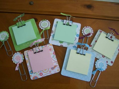 Friendship Gifts Diy, Notepad Crafts, Paperclip Crafts, Gift Card Presentation, Note Pad Holder, Post It Note Holders, Card Making Designs, Birthday Goodie Bags, Christmas Kindergarten