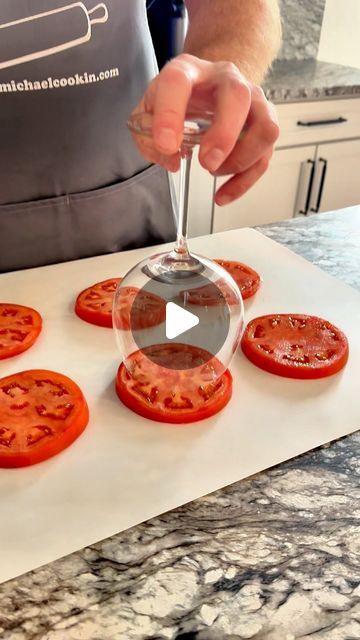 michael_averett on Instagram: "Learned this from a caterer!   Come have a Taste!  #brunch #lunch #dinner #easydinner #dinnerideas #hack #easy #easyrecipe #whatsmichaelcookin #comehaveataste #homemade #madewithlove #recipevideo #cookwithme #cookingvideoshow #foodies  #cookwithlove #cookserious #homecooked #family #comfortfood #love #foodhack #lowcarb #cutcochampion #quiche #brunchtime #lunchtime #tomato  #vegetarian" Appetizer Catering Ideas, Easy Vegetarian Brunch Ideas, Tomatoes For Breakfast, English Breakfast Tomatoes, Gourmet Breakfast Ideas, Easy Catering Food Ideas, Brunch Lunch Ideas, Breakfast Table Setting Ideas, Brunch Food Ideas Party