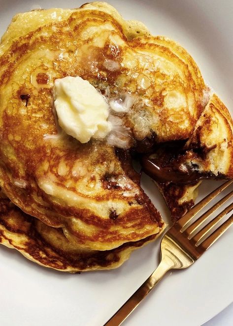 Stuffed Pancakes, Nutella Pancakes, Pancake Recipes, Brunch Food, Breakfast Routine, Breakfast Sweets, Chocolate Hazelnut Spread, Hazelnut Spread, Cooked Breakfast