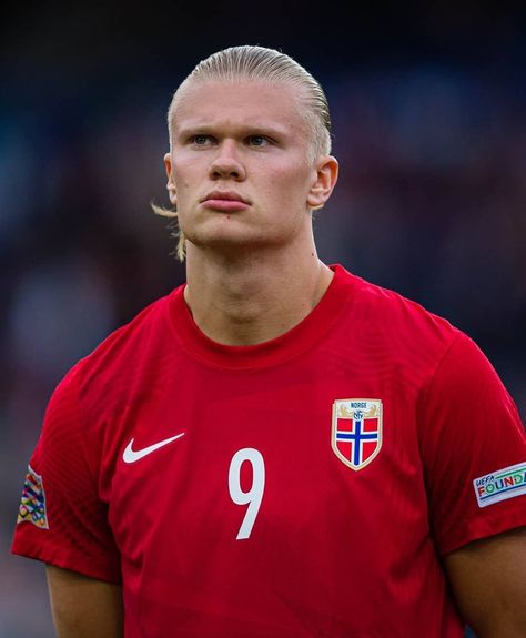 Erling Haaland Wallpaper, Haaland Wallpaper, Haaland Manchester City, Manchester City Football Club, Football Boyfriend, Soccer Boyfriend, Different Person, مانشستر سيتي, Gangsta Style