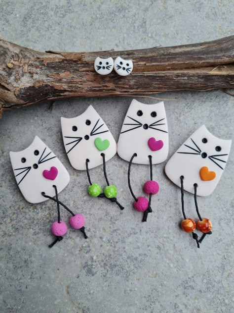 Easy Clay Magnets, Air Dry Clay Cat, Clay Christmas Decorations, Diy Earrings Polymer Clay, Diy Air Dry Clay, Heart Magnets, Air Dry Clay Projects, Clay Crafts Air Dry, Clay Ornaments