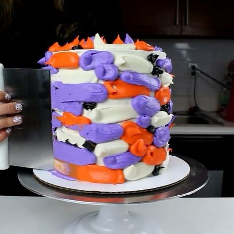 Halloween Sprinkle Cake, Halloween Cake Buttercream, Easy Diy Halloween Cake, Simple Halloween Birthday Cakes, Halloween Cakes For Adults, Diy Halloween Birthday Cake, Halloween Cake Diy, Buttercream Halloween Cakes, Striped Cake Ideas