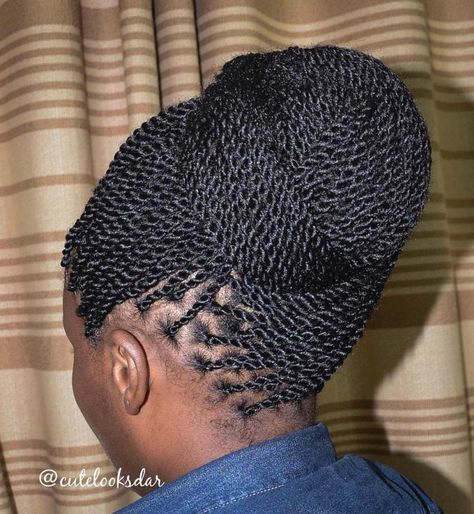 Senegalese Twist Crochet Braids, Easy Hair Up, Senegalese Twist Hairstyles, Senegalese Twist Braids, Flat Twist Updo, Senegalese Twists, Yarn Braids, Bun Updo, Natural Hair Twists