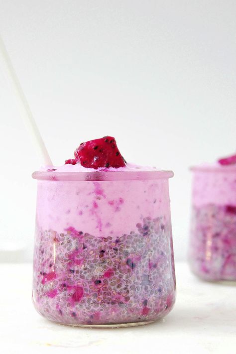 This easy chia pudding recipe is the perfect healthy breakfast on-the-go. Fruit Chia Pudding, Mango Dishes, White Dragon Fruit, Easy Chia Pudding, Dragon Fruit Benefits, Healthy Breakfast Menu, Chia Pudding Breakfast, Chia Recipes, Chia Breakfast