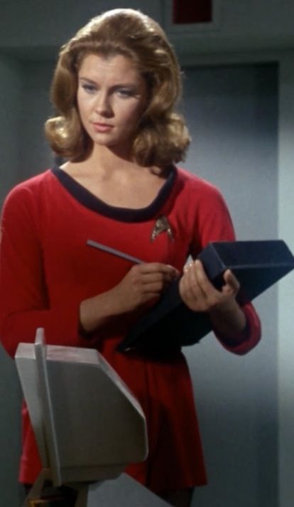 Yeoman Tonia Barrows from the Episode "Shore Leave" Emily Banks, Star Trek Actors, Star Trek Costume, Star Trek Crew, Farrah Fawcet, Star Trek Reboot, Star Trek Uniforms, Star Trek Cast, Star Trek 1966