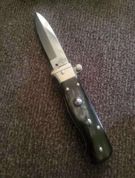 Jj Tlou, Break Up Texts, Outsiders Greasers, The Outsiders Greasers, Switchblade Knife, Homemade Coleslaw, Tactical Pocket Knife, Knife Patterns, Benchmade Knives