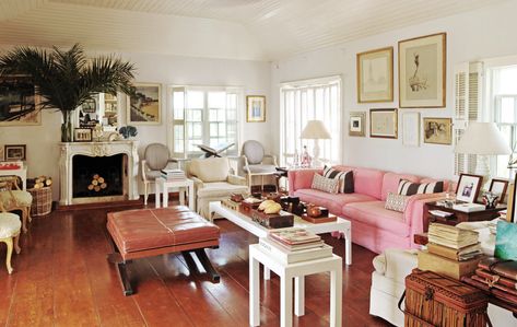 The Bahamas-based designer with a British royal pedigree has built a brand on… India Hicks Interiors, India Hicks Style, India Hicks, Coastal Casual, Pink Sofa, Island Living, Island Style, Celebrity Houses, Casual Design