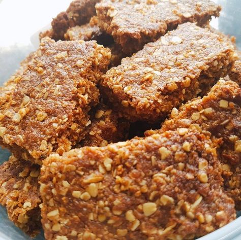 Chocolate Crunchy Biscuits recipe by Aqueelah Hadia Buscuit Recipe, Country Desserts, Crunchy Biscuits, Pastries Recipes, Chocolate Slice, Healthy Sweet Snacks, Diwali Food, Biscuit Bake, Biscuits Recipe