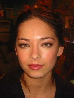 Kristin Kreuk Smallville, 2000s Makeup Looks, Latte Makeup, Kristen Kreuk, Lana Lang, Round Face Makeup, Face References, Kristin Kreuk, Lady Style