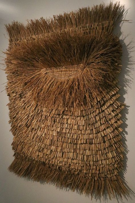 Japanese rice straw is the material used by Arko in her piece selected for the Loewe Craft Prize - read our review of the show at www.styleandco.co.uk/loewe-craft-prize #craft #contemporary #art #sculpture #straw #handcrafted #style&co Loewe Craft Prize, Hessian Art, Rice Straw, Contemporary Baskets, Straw Art, Wall Hanging Ideas, Weaving Loom Diy, Neutral Wall Decor, Fiber Sculpture