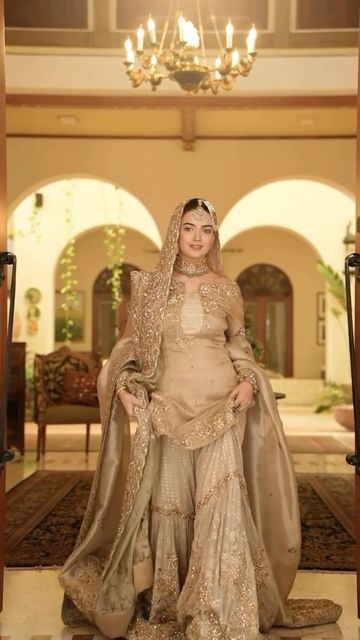 Styled in Pakistan on Instagram: "How pretty is this outfit for a Nikkah?! ✨" Gold Nikkah Outfit, Golden Nikkah Dress, Nikkah Family Photos, Gold Nikkah Dress, Nikkah Outfit Pakistani Bridal, Nikkah Dress Muslim, Nikkah Look, Shaadi Outfits, Nikkah Outfit