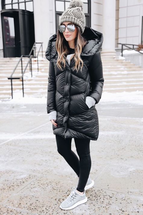 Dress in a black puffer coat and black leggings to create a great weekend-ready look. Dress down this getup with grey running shoes.   Shop this look on Lookastic: https://lookastic.com/women/looks/puffer-coat-leggings-athletic-shoes/23464   — Grey Knit Beanie  — Grey Sunglasses  — Black Puffer Coat  — Black Leggings  — Grey Athletic Shoes Ootd Idea, Stylish Winter Outfits, Winter Outfits Cold, Puffy Coat, Winter Outfits For Work, Athleisure Outfits, Winter Mode, Shoes Brand, Fall Winter Style