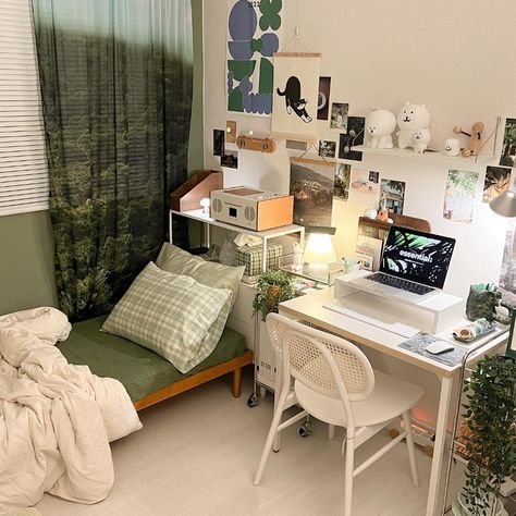 All Posts • Instagram Light Green Rooms, Cozy Kitchen Ideas, Green Room Ideas Bedroom, Light Green Bedrooms, Luxury Dorm Room, Green And White Bedroom, Green Room Decor, View Aesthetic, White Room Decor