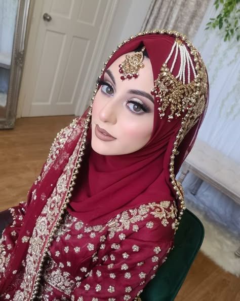 Bride In Hijab Wedding Styles, Hijab For Wedding Party, Hijabi Pakistani Bride, Bridal Hijab Styles Pakistani, Hijab Bridal Look, Hijabi Dulhan, Lehnga Designs 2023, Hijab Bride Pakistani, Nikah Pics