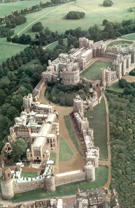 Biggest Castle In The World, Biggest House In The World, Biggest Mansion, Windsor Palace, Biggest House, Berkshire England, Castle Architecture, Castle England, Windsor England