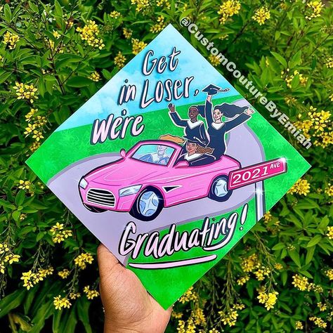 “Get in Loser, We’re Graduating!” Love this Mean Girls inspired cap topper 💓🚙 This pre-made cap design is ready-to-buy and can be purchased… Get In Loser We're Graduating, Mean Girls Graduation Cap, Graduation Cap Decoration Diy, Custom Graduation Caps, High School Graduation Cap, College Graduation Cap Decoration, Topper Design, Grad Cap Designs, Diy Graduation Cap