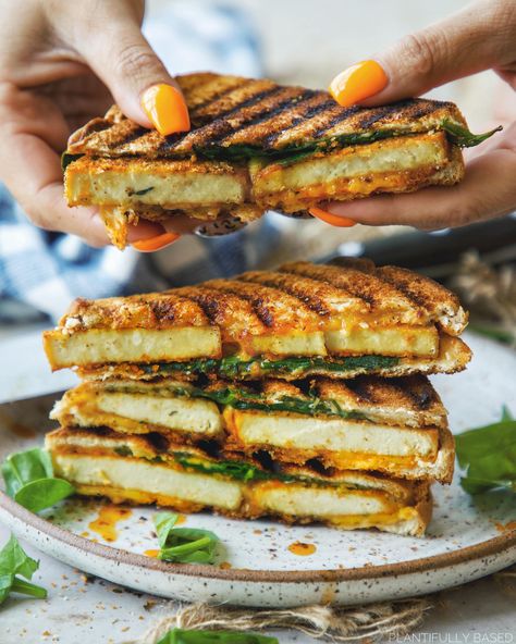 Vegan Panini Sandwiches, Vegan Chef Recipes, Panini Sandwiches Vegetarian, Vegan Panini Recipes, Crispy Tofu Sandwich, Vegetarian Panini Recipes, Vegan Cafe Food, Tofu Panini, Tofu Sandwich Recipes