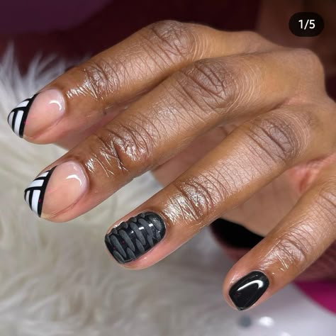 Abstract Nail Art French Tip, Artsy Short Nails, Short Mystical Nails, Classy Summer Gel Nails, Braiders Nails, Clear Nails With Design, Braider Nails, Gel Overlay Nails, Trending Nail Designs