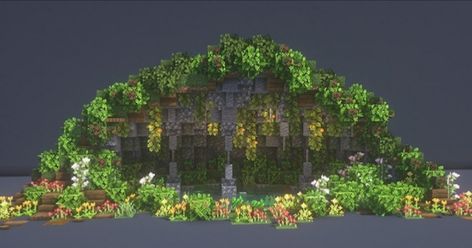 Minecraft Moss Cave, Minecraft Fantasy Farm Ideas, Minecraft Natural House, Minecraft Swamp Witch House, Natural Minecraft Builds, Minecraft Nature Decoration, Minecraft Nature Ideas, Minecraft Overgrown Builds, Cliff Minecraft