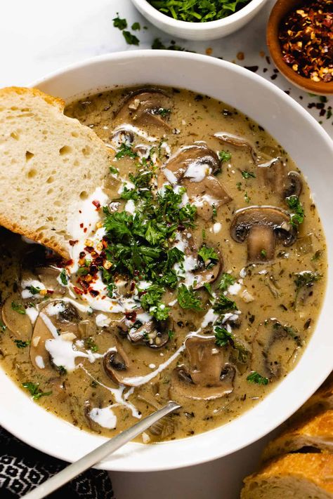 30 Minute One Pot Creamy Vegan Mushroom Soup Oyster Mushroom Soup, Healthy Mushroom Soup, Soup Recipe Vegetarian, Easy Mushroom Soup, Vegan Mushroom Soup, Vegan Tomato Soup, Mushroom Soup Recipe, Creamy Mushroom Soup, Healthy Soups