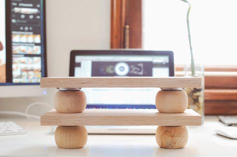 Give your neck a break and your eyes a treat. Build yourself a modern computer monitor stand | DunnDIY.com | #inspiration Monitor Stand Diy, Tv Riser, Cubicle Organization, Computer Monitor Stand, Diy Desktop, Build Yourself, Bloom Design, Monitor Riser, Work Project