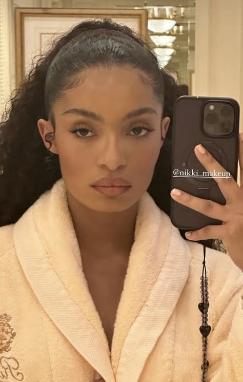 YARA SHAHIDI Cherry Hairstyles, Yara Shahidi Makeup, Yara Shahidi Aesthetic, Yara Shahidi Hairstyles, Yara Shahidi Style, Hair Analysis, Yara Shahidi, Box Braids Styling, Girls Makeup