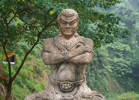 statues embodiment of Gadjah Mada..located in Madakaripura Waterfall..The Big Vice Regent of Majapahit Kingdom that can conquered the whole archipelago and neighboring countries like Tumasik(Singapore) and Malaysia Ancient Indonesia, Gajah Mada, Beauty Culture, Ancient Kingdom, Archipelago, Stone Carving, Christmas Wallpaper, Southeast Asia, Buddha Statue