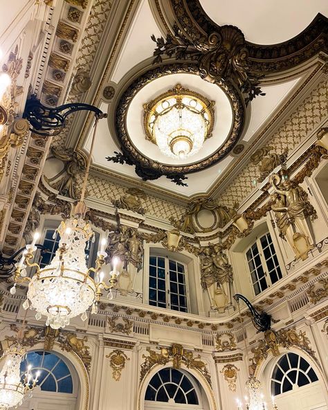 Lustre décoration baroque style Stanislas roi de Pologne Nancy Lorraine opéra intérieur or vitre glace amazing elegant ceiling royal Night At The Opera, A Night At The Opera, The Opera, Instagram Feed, Instagram A, Opera, Ceiling, Instagram