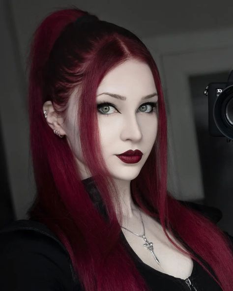 Gothic Hairstyles Long, Vampire Hairstyles, Gothic Hairstyle, Vampire Hair, Red Hair Inspiration, Gothic Hairstyles, Candy Hair, Goth Hair, Hot Green