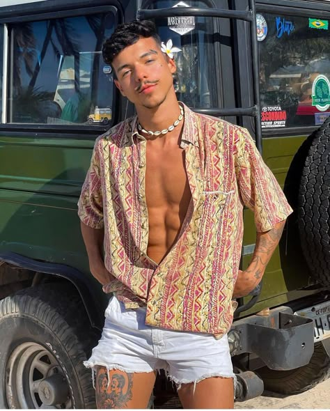 Electric Forest Outfit Men, Island Boy Outfits, Gypsycore Fashion Men, Feminine Men Aesthetic, Coachella Mens Fashion, Beach Festival Outfit, Glastonbury Fashion, Coachella Outfit Men, Aesthetic Male Outfits