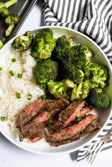 A delicious and easy steak dinner is only 15 minutes away with this 15 Minute Marinated Sheet Pan Steak and Broccoli Dinner. Juicy flank steak, crispy broccoli florets on top of a bed of rice is ready in no time! Dinner Ideas With Rice, Recipe With Steak, Steak Dinner Ideas, Steak Broccoli, Easy Steak Dinner, Sheet Pan Steak, Steak Lunch, Broccoli Dinner, Baked Orange Chicken