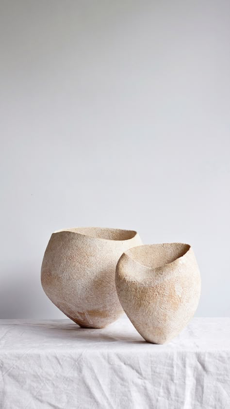 Free Calming Phone Backgrounds - Lithic Vessels by Yasha Butler. Simple, organic shapes, neutral tones, wabi sabi textures. yashabutler.com Wabi Sabi Texture, Calming Backgrounds, Organic Sculpture, Modern Pot, Organic Art, Ceramic Artwork, Ceramic Vessel, Tea Bowls, Abstract Sculpture