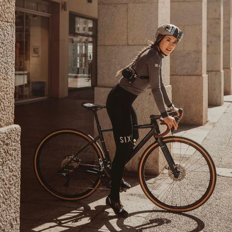 Biking Aesthetic Outfit, Womens Cycling Outfit, Cycling Outfits Women, Biking Outfits, Triathlon Inspiration, Bicycle Quotes, Cycling Girl, Cycling City, Womens Cycling Clothes