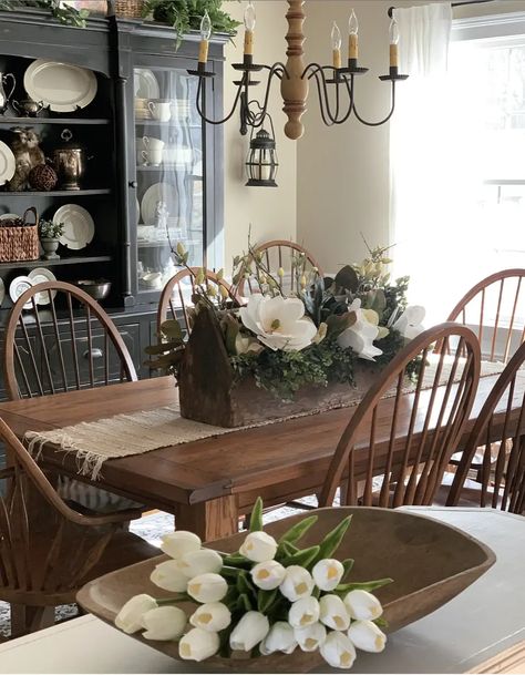 Before and After Dining Room Makeover #beforeandafter #beforeandafterhome #diningroom #diningroomideas #diningroomdecor #diningroomdesign #farmhouse #farmhousediningroom #farmhousetable #farmhousediningroomtable #farmhousediningtable #farmhousediningroomlighting #modernfarmhouse Farmhouse Table Centerpieces Dining Room, Rustic Home Decor Living Room Cozy, Home Tours Farmhouse, Centerpiece For Dining Room Table, Black Hutch, Spring Centerpieces, Farmhouse Table Centerpieces, Simple Dining Table, Neutral Farmhouse