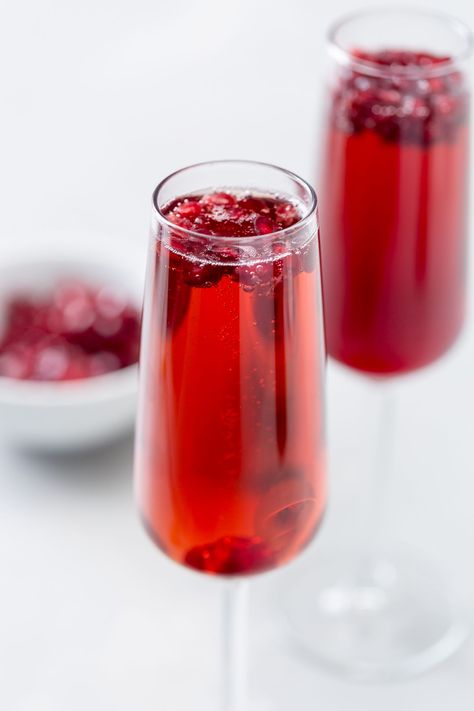 Pomegranate MimosasDelish Cocktail Pomegranate, Cranberry Champagne Cocktail, Mocktail Ideas, Pomegranate Mimosa, Cranberry Mocktail, Grinch Punch, Pomegranate Cocktails, Champagne Recipes Cocktails, Red Drinks