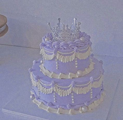 15 Cakes Quinceanera Purple, Wedding Cake Light Purple, Lilac Sweet 16 Cake, Lavender And Gold Sweet 16, Lilac Quince Cake, Purple Quince Cake, Pastel Purple Cake, Quince Cakes, Quince Cake