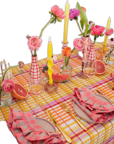 Eclectic Kitchen Dining Room Combo, Colourful Party Decor, Funky Party Decor, Groovy Tablescape, Colourful Dinner Party, Maximalist Table Setting, Table Settings Aesthetic, Yellow Dinner Party, Eclectic Table Settings