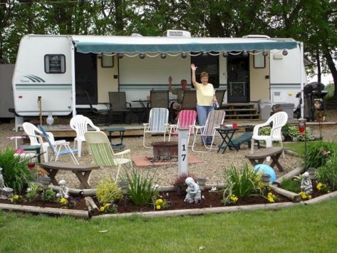 Breathtaking 23 Best And Wonderful RV Patio Decorations On a Budget https://freshouz.com/23-best-and-wonderful-rv-patio-decorations-on-a-budget/ #home #decor #Farmhouse #Rustic Campsite Decorating, Rv Lots, Rv Camping Checklist, Rv Campsite, Rv Living Full Time, Rv Ideas, Rv Decor, Camping Tools, Camping Checklist