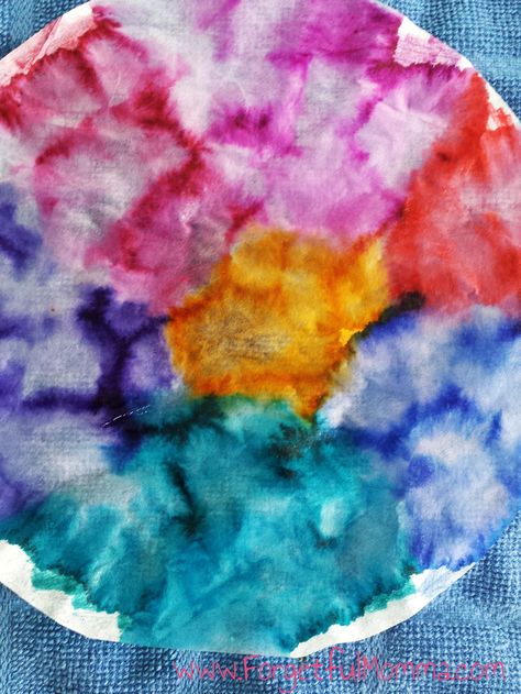 Coffee Filter Sun Catcher Sun Catcher Craft, Coffee Filter Art, Art Activities For Toddlers, Suncatcher Craft, Sun Painting, Rain Art, Easy Coffee, Cheap Crafts, Coffee Filters