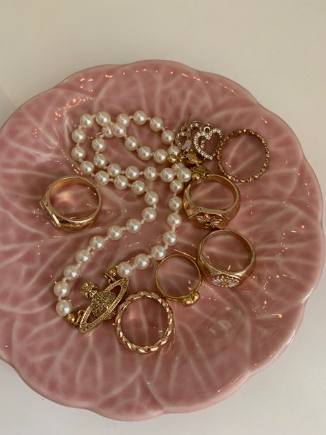 #viviennewestwood #jewelry #gilmoregirls Pink Aesthetic Jewelry, Pink Jewelry Aesthetic, Pandora Pink, Pink Jewelry, Pink Walls, Gilmore Girls, Pink Aesthetic, Baby Pink, Pins