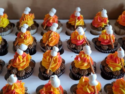 Camp Fire Cupcake, Hiking Cupcakes, Campfire Cupcake Ideas, Camping Cupcakes Ideas, Camping Theme Cupcakes, Bonfire Cupcakes, Camping Cupcakes, Cabin Cake, Smore Party